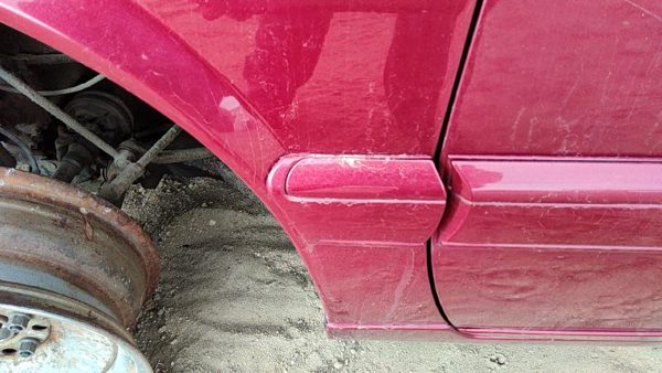 95-02 Eldorado Driver Left Moulding From Fender Trim Strip Crimson Red 86U — photo 1