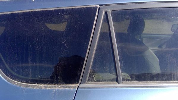 06-14 Rav-4 Passenger Right Rear Vent Window Small Back Door Glass With Frame — photo 5
