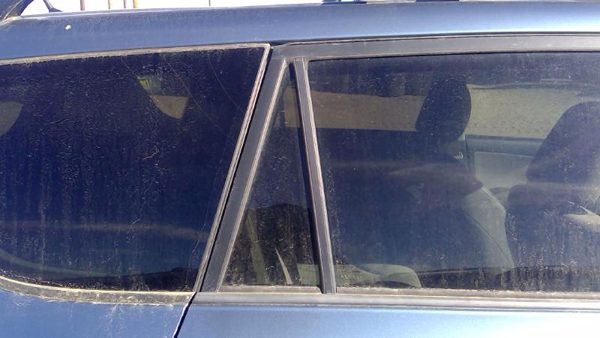06-14 Rav-4 Passenger Right Rear Vent Window Small Back Door Glass With Frame — photo 3