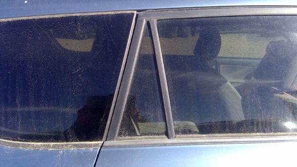 06-14 Rav-4 Passenger Right Rear Vent Window Small Back Door Glass With Frame — photo 4