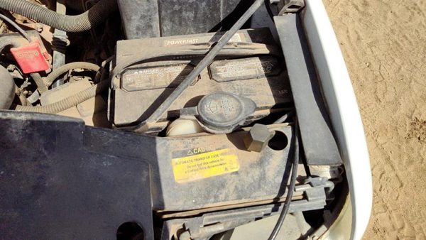 99-07 Silverado 1500 Windshield Washer Fluid Reservoir With Pump Oem Wiper Tank — photo 2