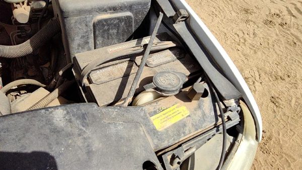 99-07 Silverado 1500 Windshield Washer Fluid Reservoir With Pump Oem Wiper Tank — photo 1