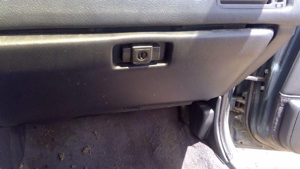 89-93 Mitsubishi Galant Vr-4 Glove Box Assembly Complete Door With Latch Black — photo 4