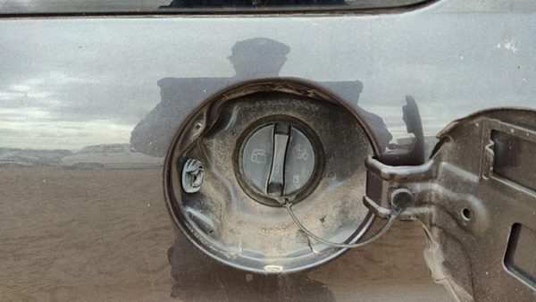 2005-2009 Chevy Equinox Fuel Filler Neck Assembly With Gas Cap Oem 25820152 — photo 1