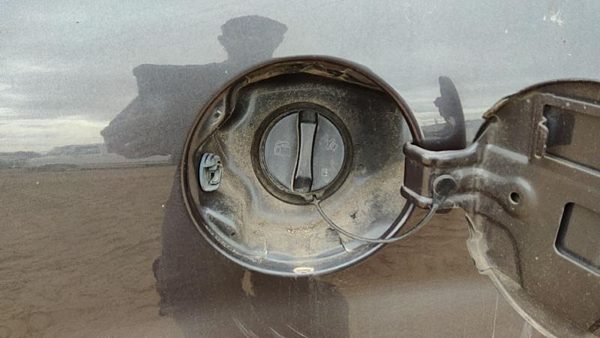 2005-2009 Chevy Equinox Fuel Filler Neck Assembly With Gas Cap Oem 25820152 — photo 2