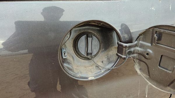 2005-2009 Chevy Equinox Fuel Filler Neck Assembly With Gas Cap Oem 25820152 — photo 3