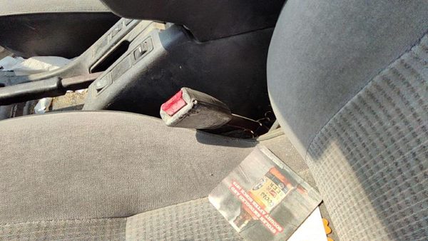 1992-1995 Nissan Pathfinder Driver Left Front Seat Belt Buckle Receiver Oem Gray — photo 2