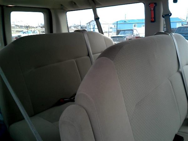 2009 Ford E-350 Super Duty — vehicle photo 7