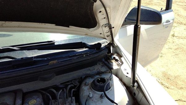2011 Chevrolet Malibu Hood Hinge RH Chevy White 50U — photo 3