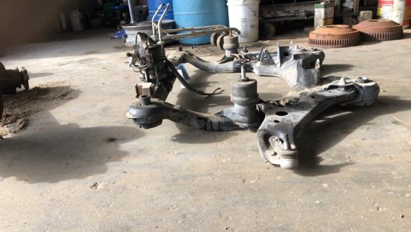 2012 Toyota Highlander Crossmember/cradle/undercarria 3.5L AWD — photo 3