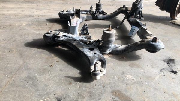 2012 Toyota Highlander Crossmember/cradle/undercarria 3.5L AWD — photo 5