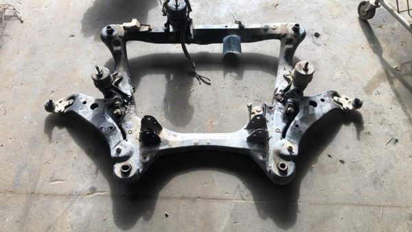 2012 Toyota Highlander Crossmember/cradle/undercarria 3.5L AWD — photo 1