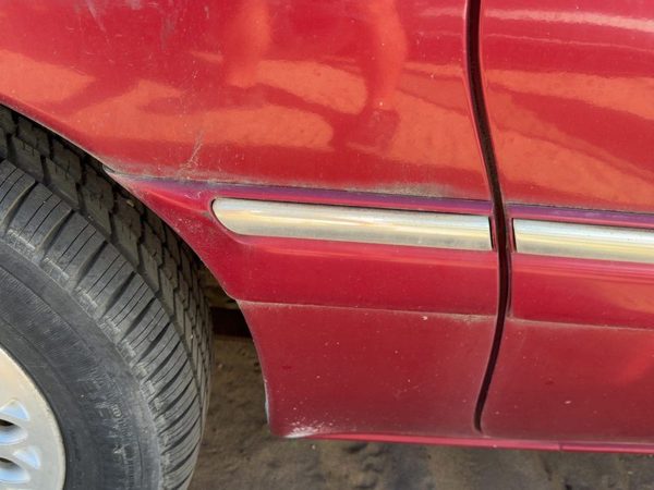 96 Chrysler Town and Country Passenger Right Quarter Molding Candy Apple Red PH2 — photo 2