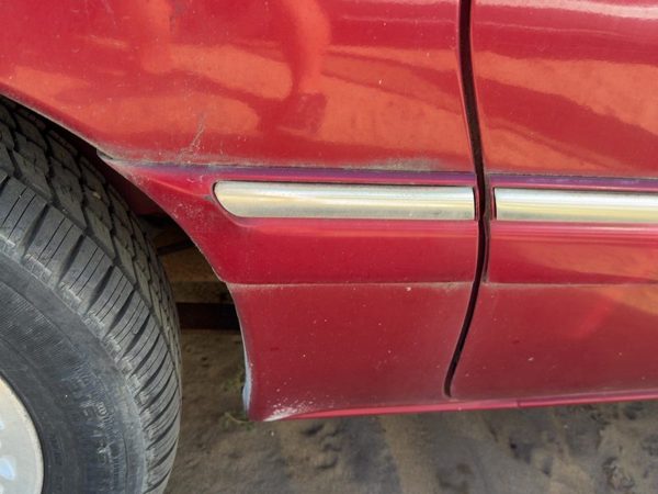 96 Chrysler Town and Country Passenger Right Quarter Molding Candy Apple Red PH2 — photo 3