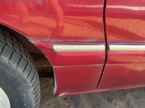 96 Chrysler Town and Country Passenger Right Quarter Molding Candy Apple Red PH2 — photo 4