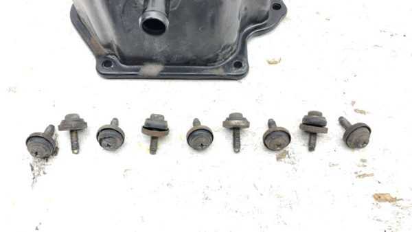 2000-2004 Nissan Xterra Passenger Right Valve Cover With Bolts Oem 3.3L — photo 3