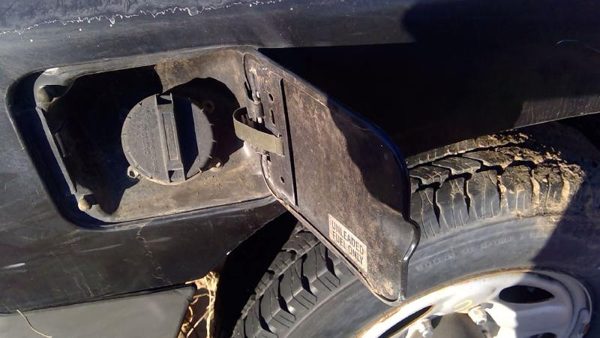 1996 Geo Tracker Fuel Tank Door With Hinge Gas Lid Oem Filler Black — photo 6