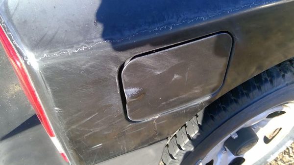 1996 Geo Tracker Fuel Tank Door With Hinge Gas Lid Oem Filler Black — photo 2