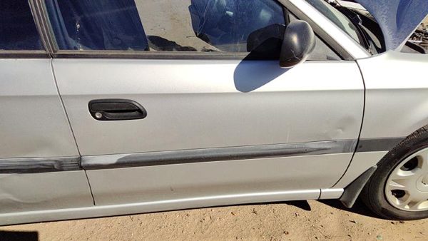 2002 Subaru Legacy Front Door RH Silver — photo 3