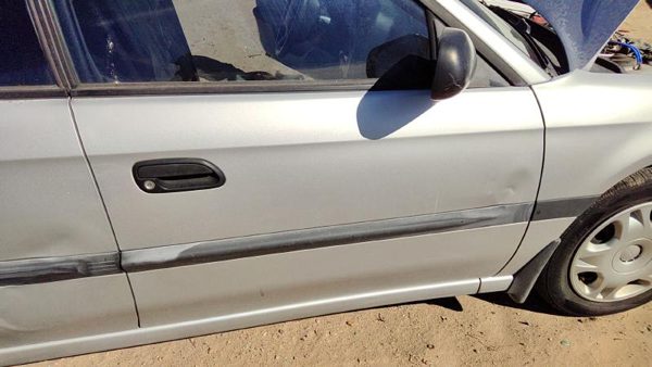 2002 Subaru Legacy Front Door RH Silver — photo 4
