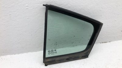 2014-18 Kia Forte Driver Left Rear Vent Window Small Back Door Glass With Frame