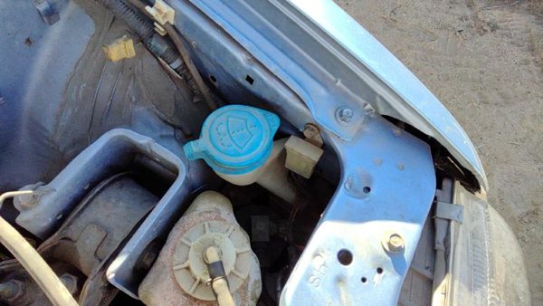 1988-1991 Honda Civic Windshield Washer Fluid Reservoir With Pump Oem Wiper Tank — photo 4