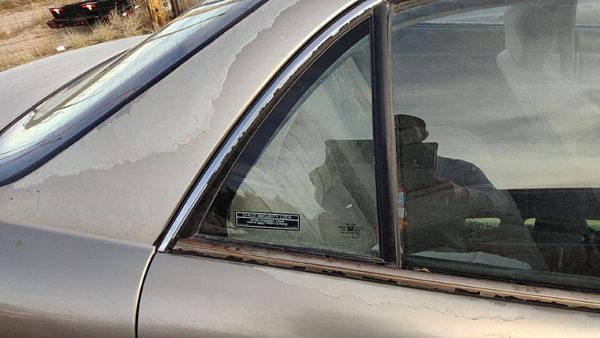 97-05 Buick Century Passenger Right Rear Vent Window Back Door Glass With Frame — photo 1