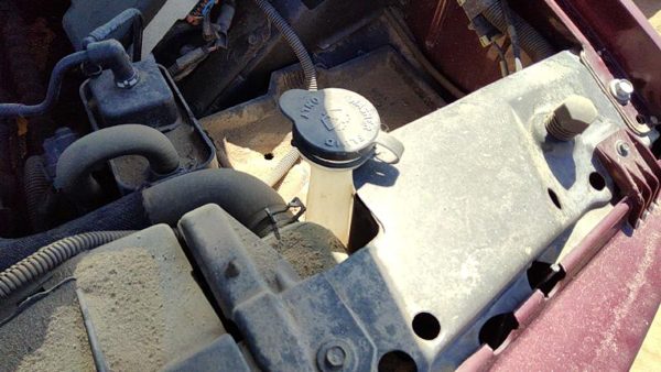 1999 GMC Yukon Washer Bottle — photo 3