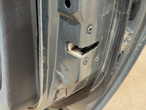 07 Eclipse Passenger Right Front Door Latch With Rods/Cables Oem Hatchback — photo 2