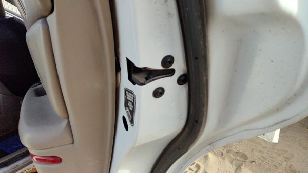 1997-2004 Buick Regal Passenger Right Rear Door Latch With Rods/Cables Oem Back — photo 1