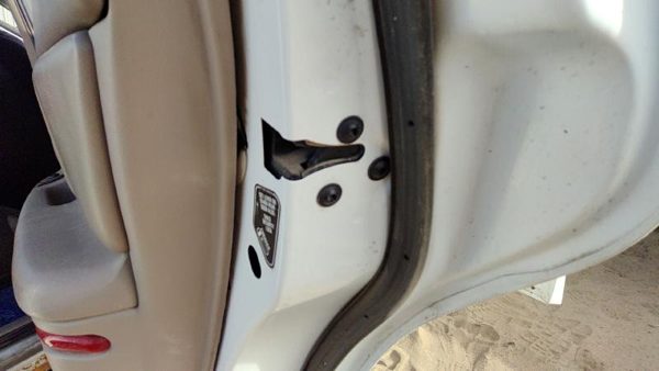 1997-2004 Buick Regal Passenger Right Rear Door Latch With Rods/Cables Oem Back — photo 2