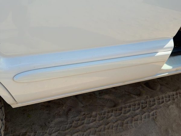 01-05 Chevy S10 Blazer Passenger Right Rear Door Moulding Trim Strip White 50U — photo 1