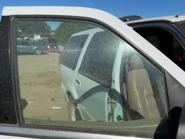 1998 Lincoln Navigator Front Door Glass/window RH — photo 4