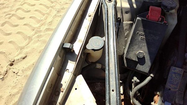 98-04 Buick Century Windshield Washer Fluid Reservoir With Pump Oem Wiper Tank — photo 2