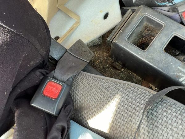 1987-1988 Toyota FX Passenger Right Front Seat Belt Buckle Receiver OEM Gray — photo 3