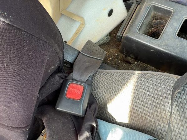 1987-1988 Toyota FX Passenger Right Front Seat Belt Buckle Receiver OEM Gray — photo 4