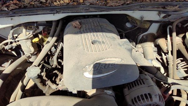 2005 Sierra 1500 Hd Engine Cover Top Plastic Shield Oem 6.0L — photo 3