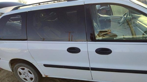 2007 Ford Freestar Rear Door RH Wt White 5F2Z1724622AA — photo 1