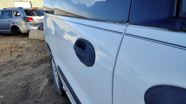 2007 Ford Freestar Rear Door RH Wt White 5F2Z1724622AA — photo 5