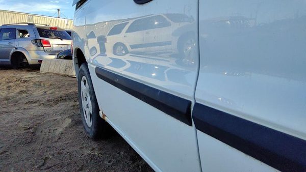 2007 Ford Freestar Rear Door RH Wt White 5F2Z1724622AA — photo 7