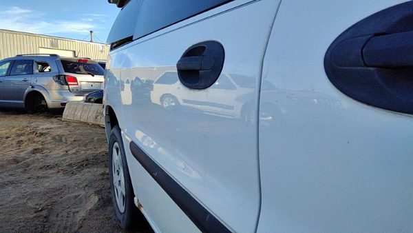 2007 Ford Freestar Rear Door RH Wt White 5F2Z1724622AA — photo 6