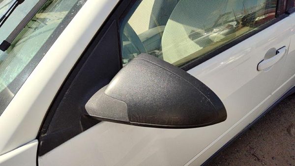 04-08 New Style Malibu Driver Left Power Side Mirror Door Mounted White 40U — photo 2