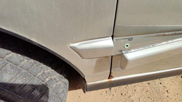 99-02 Cabrio Convertible Driver Left Moulding From Fender Oem Trim Strip Silver — photo 3