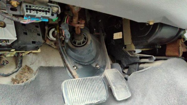 2005 Ford Taurus Pedal Assembly — photo 2