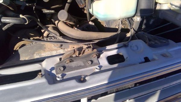 1987-1991 Chevy G20 Van Hood Latch Assembly With Bracket Oem 15600482 — photo 2
