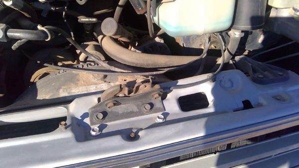 1987-1991 Chevy G20 Van Hood Latch Assembly With Bracket Oem 15600482 — photo 3