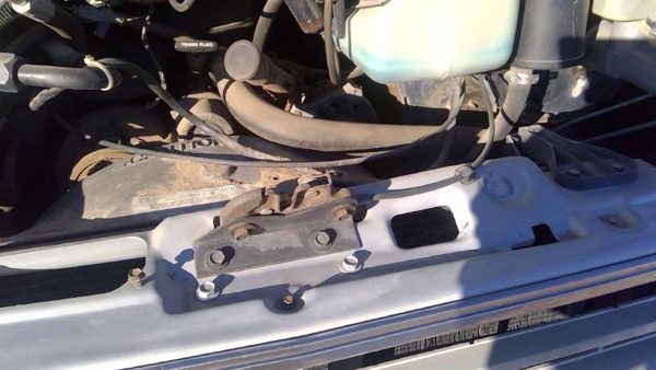 1987-1991 Chevy G20 Van Hood Latch Assembly With Bracket Oem 15600482 — photo 4