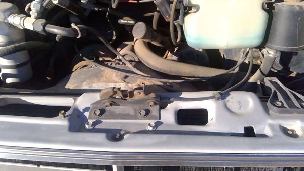 1987-1991 Chevy G20 Van Hood Latch Assembly With Bracket Oem 15600482 — photo 8