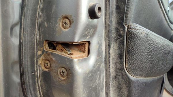 2010-2014 Subaru Legacy Outback Driver Left Front Door Latch With Rods/cables — photo 3
