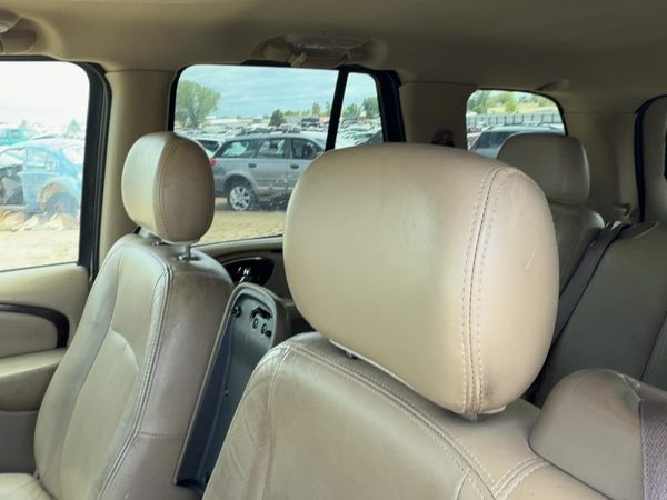 2004-2007 Buick Rainier Pair Of Front Headrests Oem Left Right Set Seat Tan 332 — photo 1